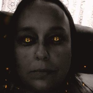 Meet your Posher, Dee dee